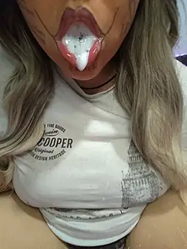 YoungDaddysGirlPOV webcam