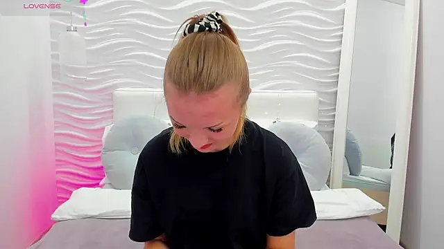 VirginOlly webcam