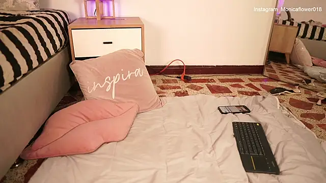 monicaflowerr webcam