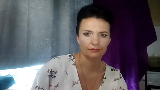 HotMamaQueen234 webcam