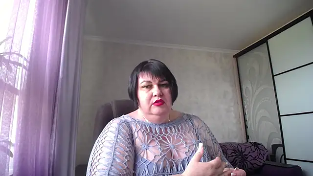 AlluringCurves webcam