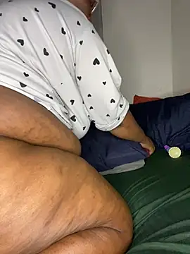 BoobsQueeen webcam
