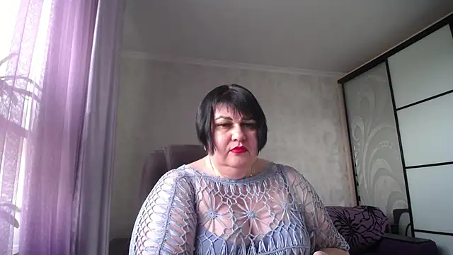 AlluringCurves webcam