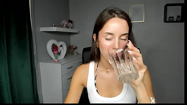 AdeleSolo live cam on StripChat