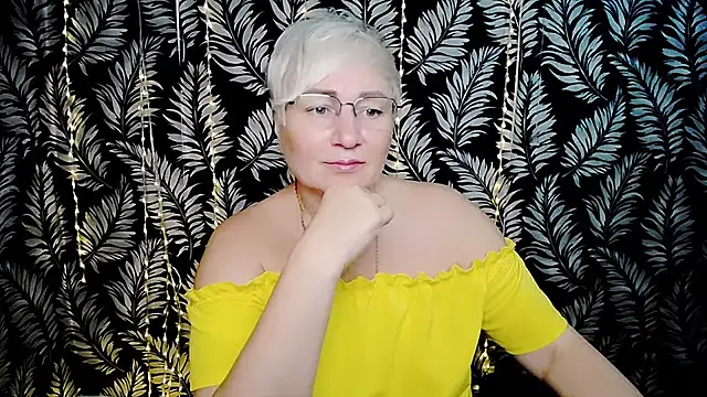 Olivia_playful webcam