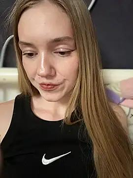 MilaMoone webcam