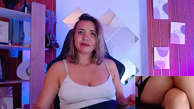 milfsecret69 webcam