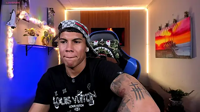 Damian_latinxxx live cam on StripChat