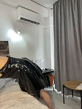 CurlyLara live sex cam