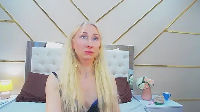 KissDreamm live cam on StripChat