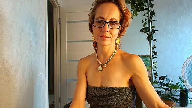 LioraWeiss live cam on StripChat