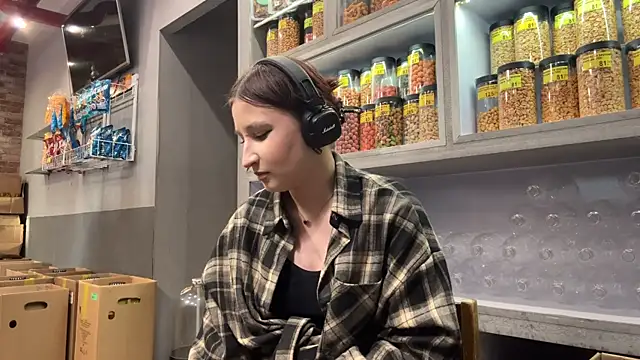 SuzanMoote live sex cam
