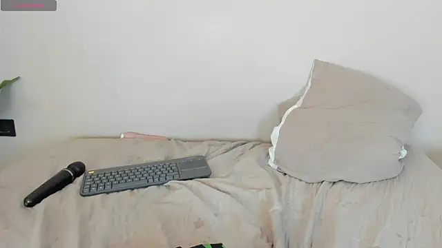 ainaah_ (F milf) - 🍑 Panties aside, pussy wide open