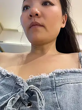 xiaoxiaocheng678 (F milf) - 勾引路人小哥哥摸胸！