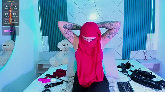 Nayla-Mouna live cam on StripChat