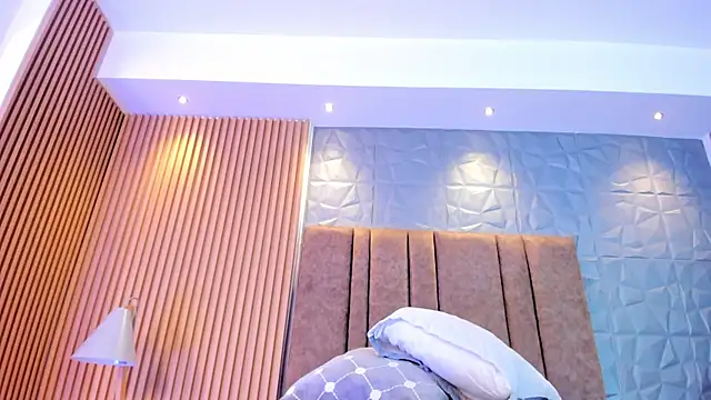 Ivaannaa_ live cam on StripChat