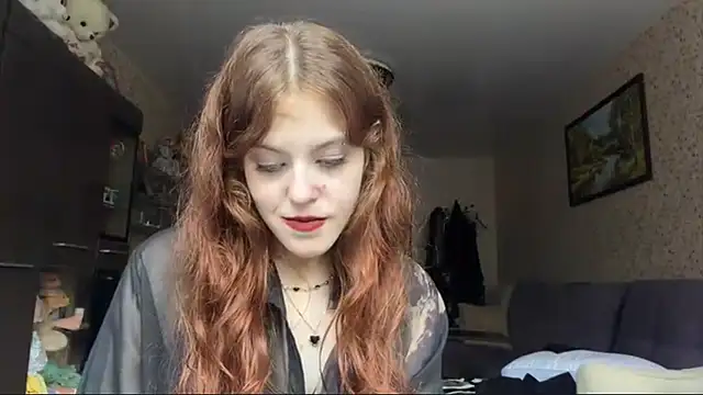 buzzingraid (F teen) - show u my white sweet legs
