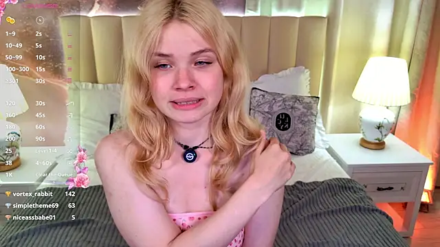 ChloeWells live cam on StripChat
