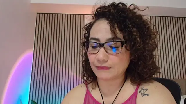 JuliRamirez live cam on StripChat