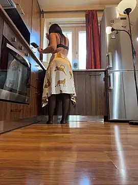 Hotmomcheckk_ webcam