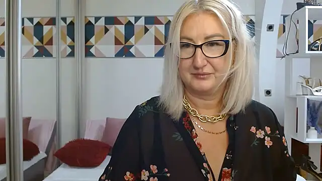DianaFrances webcam