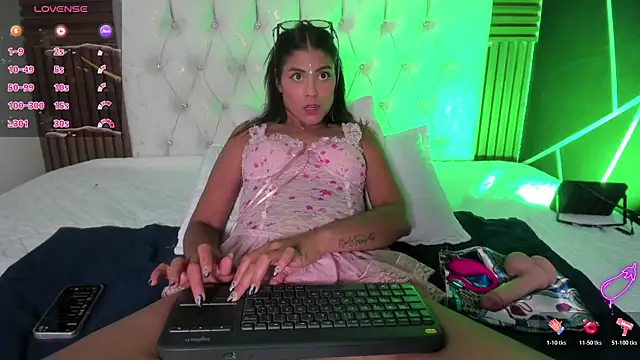 LunaRossie_ webcam