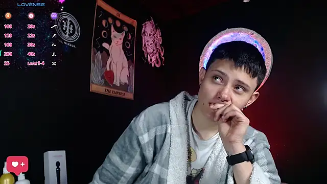 girl_intense444 - Girl_intense444's free webcam