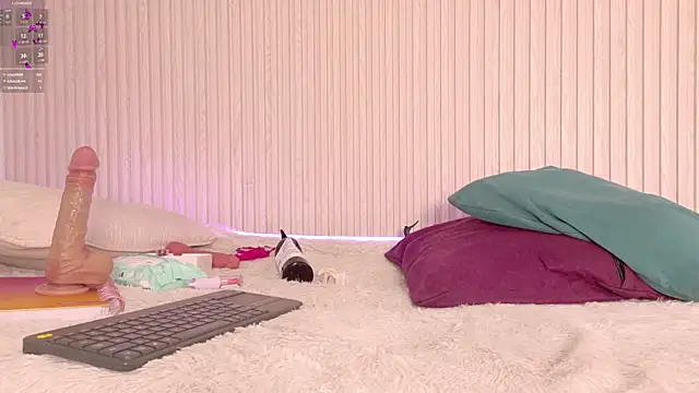 MiaJanss live cam on StripChat