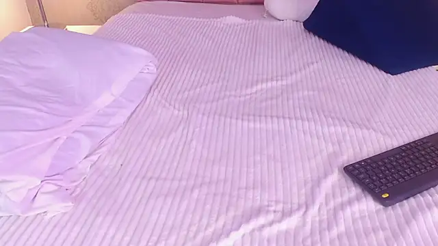 IsabelleDaza webcam