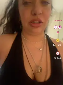 PichyPrettyPussy live cam on StripChat