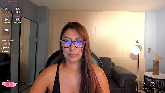 ArianaDumont live cam on StripChat