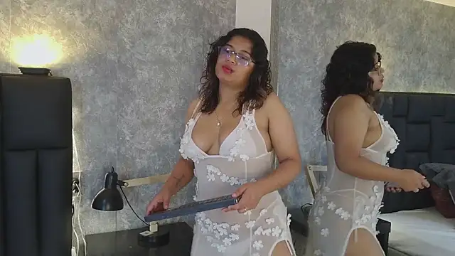 yeral2017 live cam on StripChat