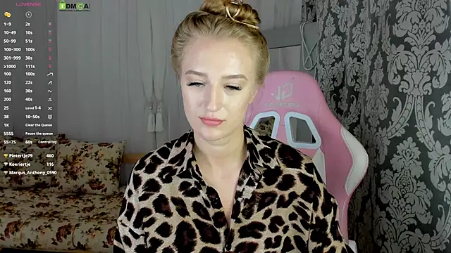 Stacy_River live cam on StripChat