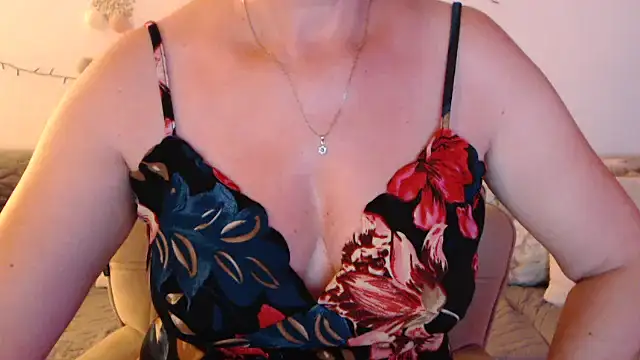 yourfantasygiuly - YourfantasyGiuly's free webcam - UK Sex Cams