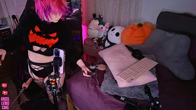 Angel-Lewd-Cake webcam