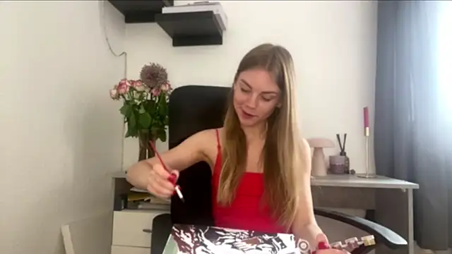 SunnyStrike live cam on StripChat