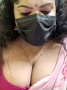 Floraa-Queen live cam on StripChat