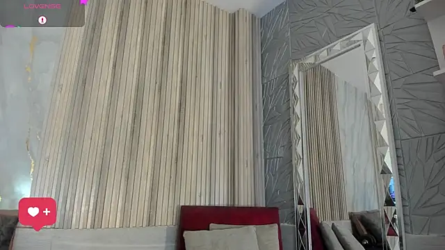briannachelsea (F milf) - 👀 Nipple Tease While Staring at the Cam