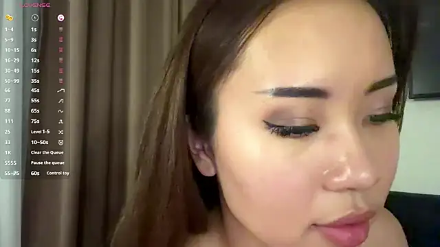 Ur_neighbor_Kira webcam