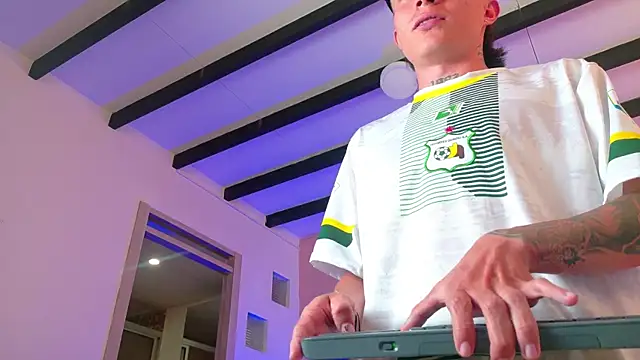 Nascary_Fox webcam