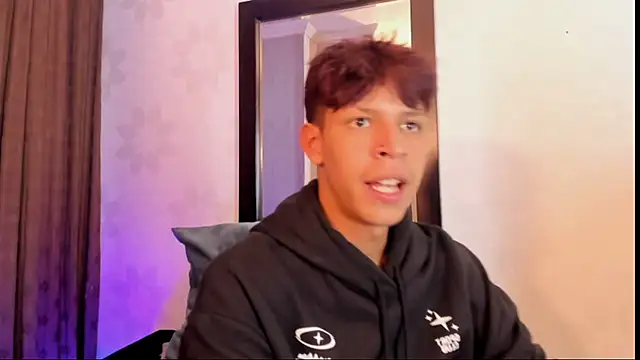 Ethan_qop webcam