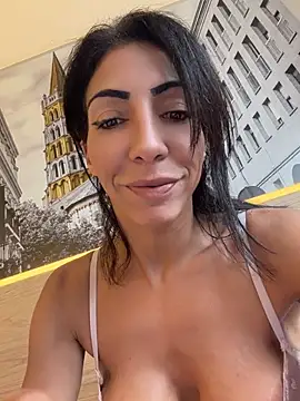 Yasmiinee webcam
