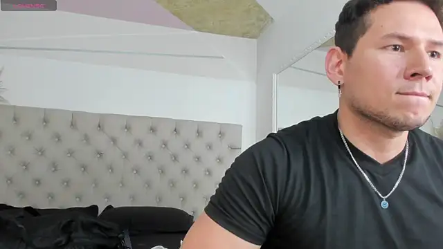 Izui_Pierce webcam