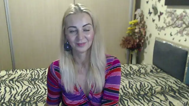 MirabelaSweet live cam on StripChat