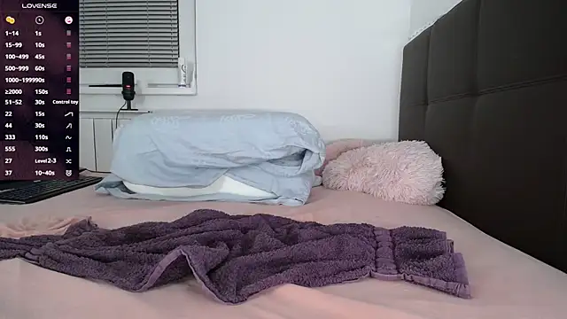 AlicePlushWhispers webcam
