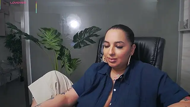 BustyAllyy webcam