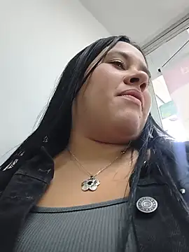 kendra-daring (F young) - I spit on my breasts in public.