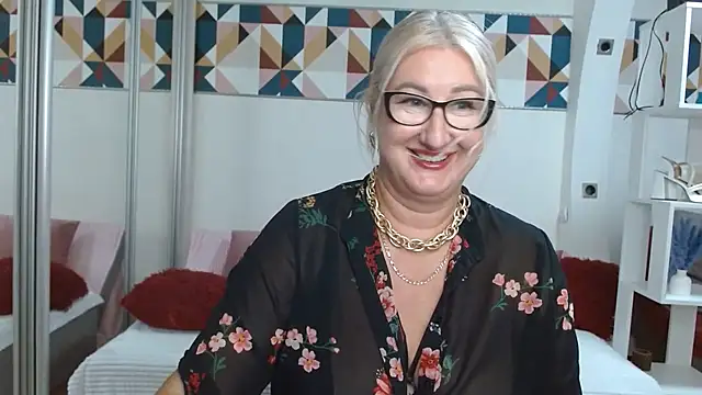 DianaFrances webcam
