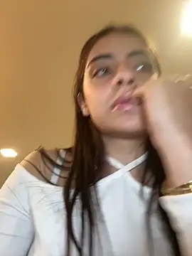 hanna_cruz_ (F young) - shake tits in your face