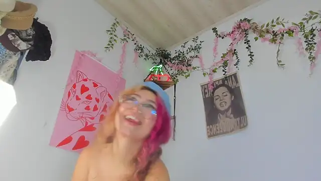 MarieTaylor_ webcam
